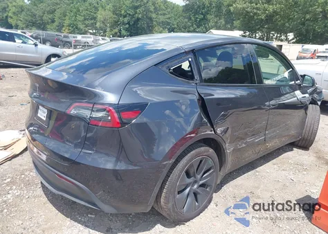 2024 Tesla Model Y Long Range Dual Motor All-Wheel Drive/Rwd z USA, uszkodzony, nr VIN 7SAYGDED2RA310411
